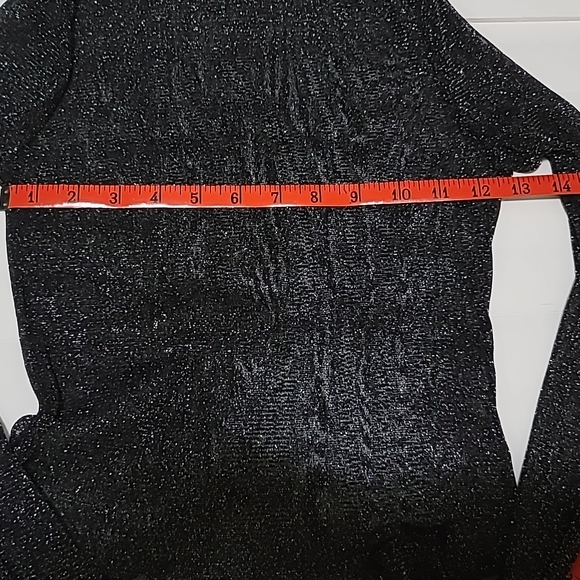 Metallic black ruffle scoop neck - Picture 4 of 6